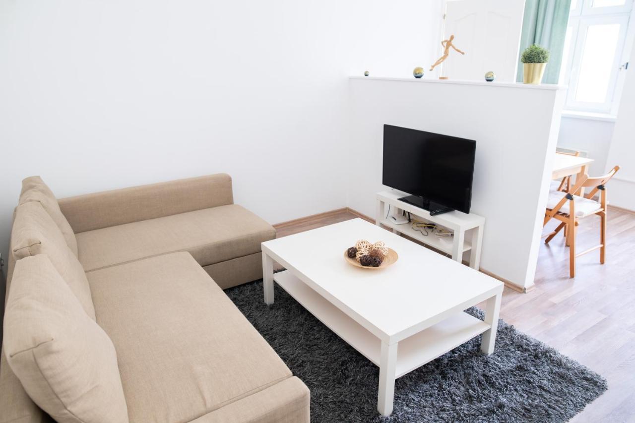 N28 Next To Andrassy. Apartamento *